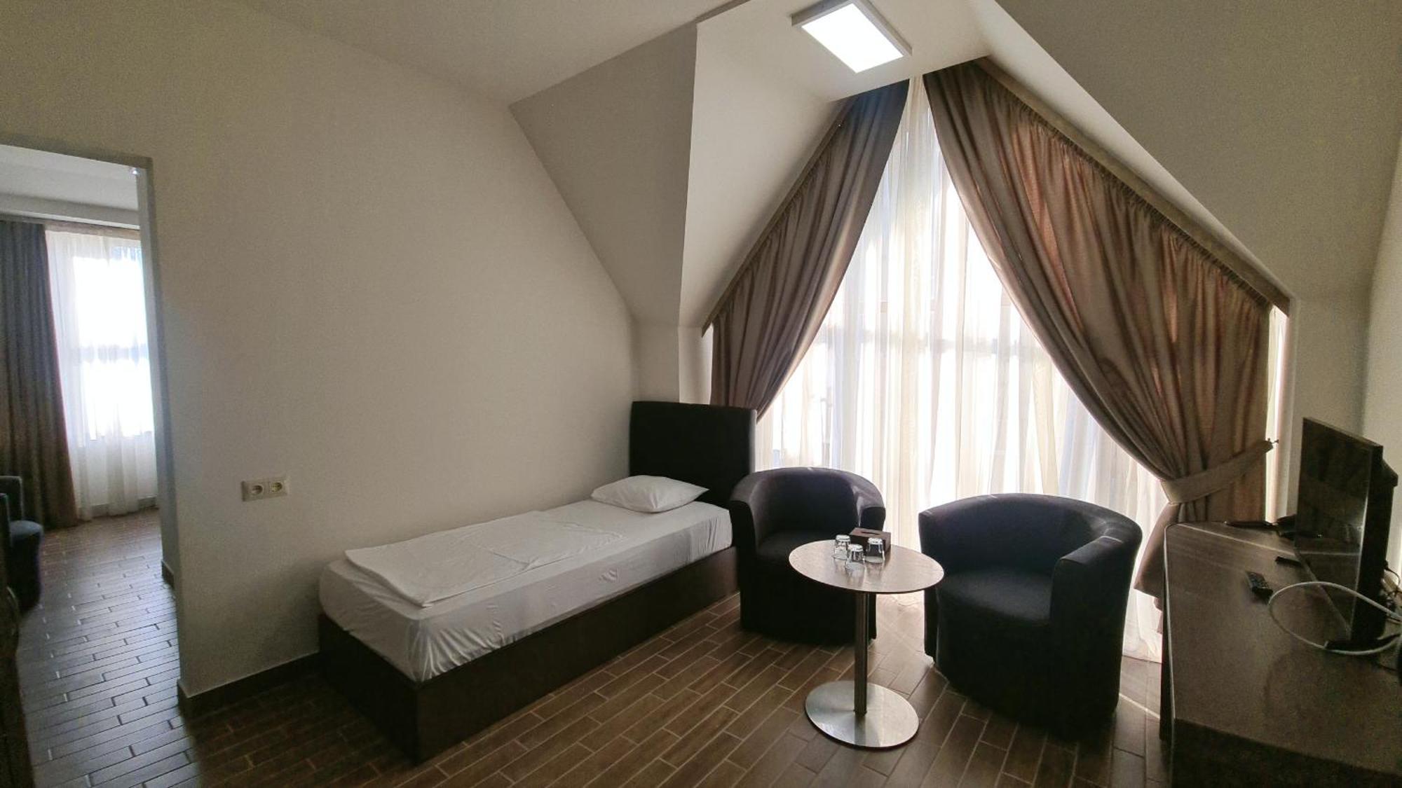 Yerevan Deluxe Hotel Exteriör bild