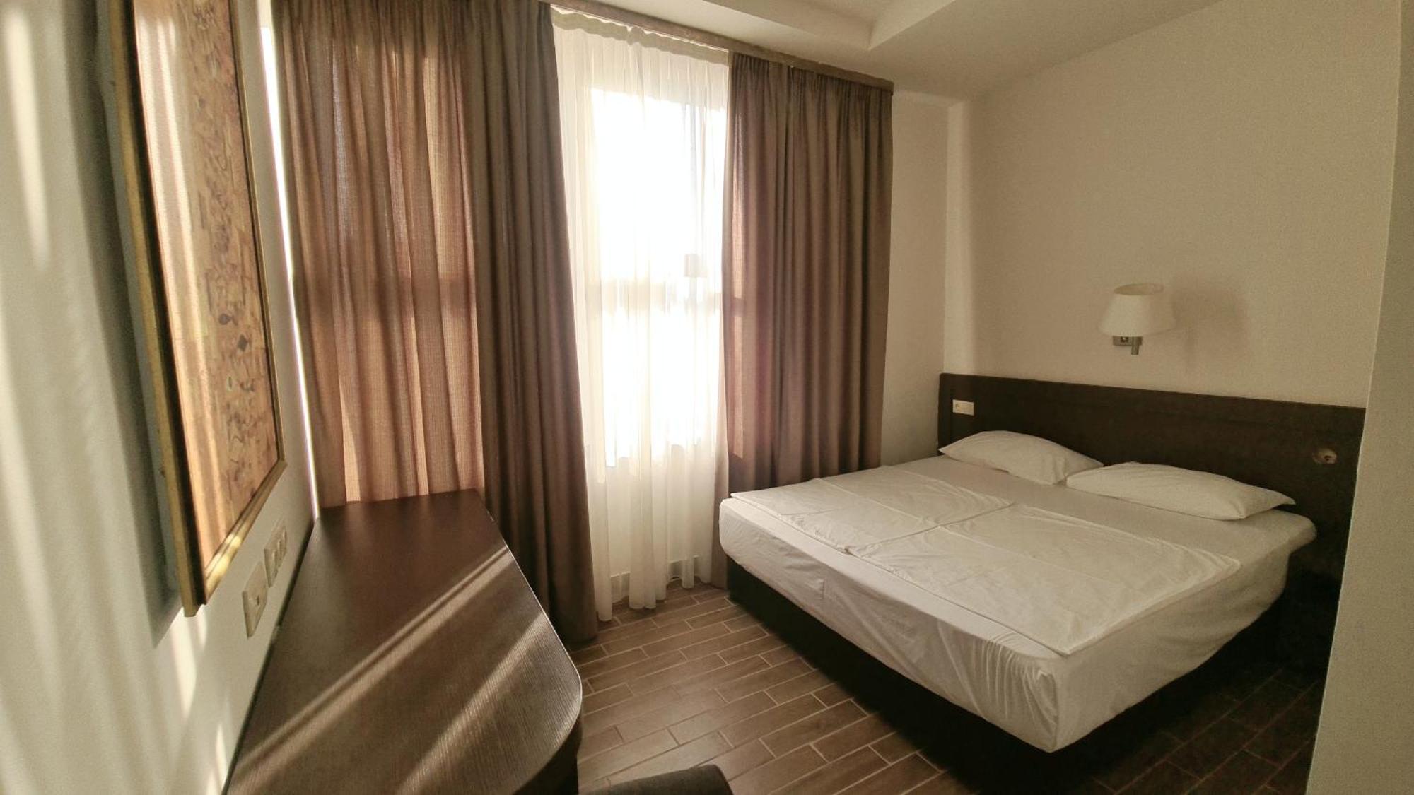 Yerevan Deluxe Hotel Exteriör bild
