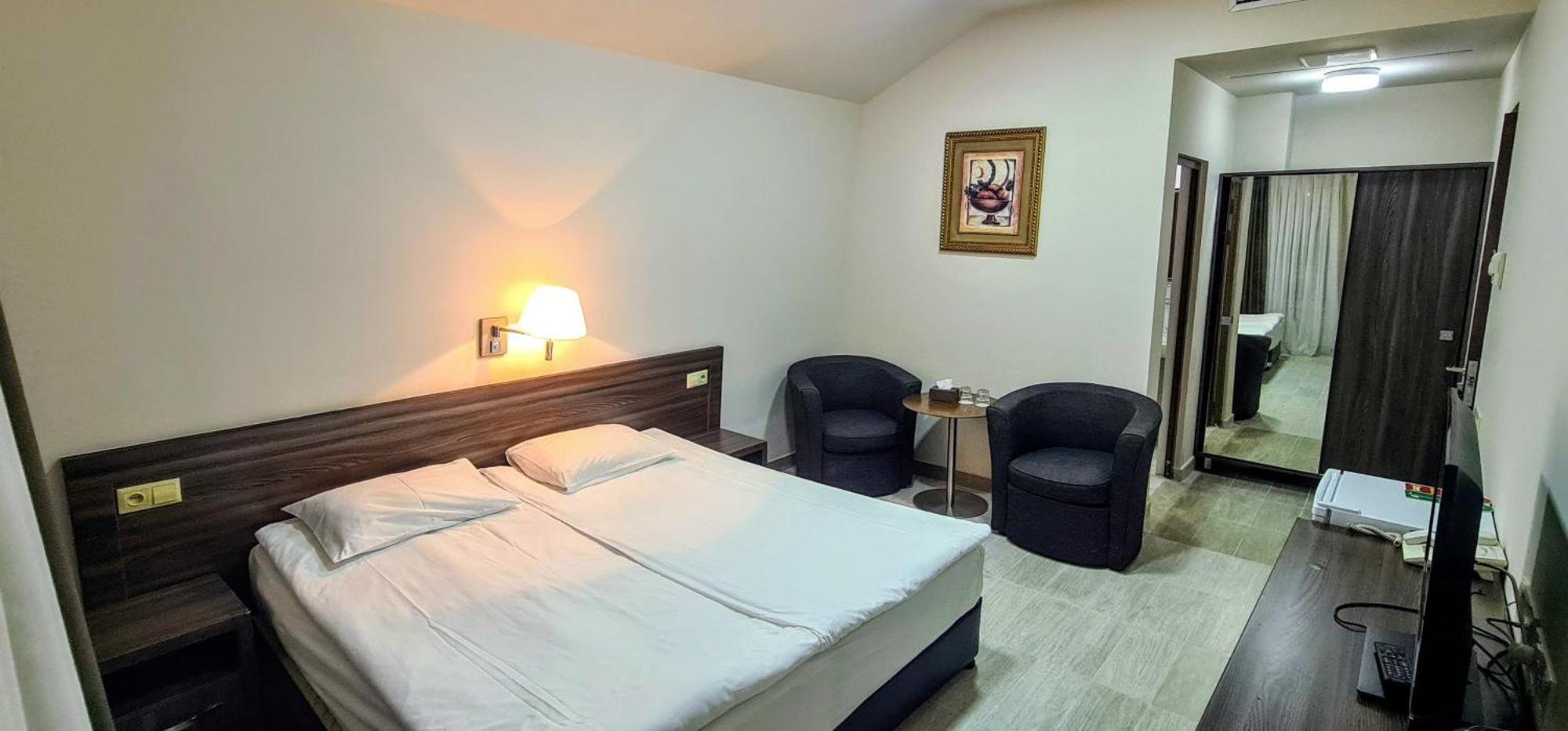 Yerevan Deluxe Hotel Exteriör bild
