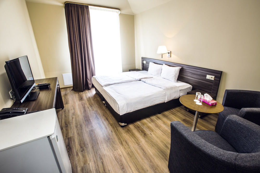 Yerevan Deluxe Hotel Exteriör bild