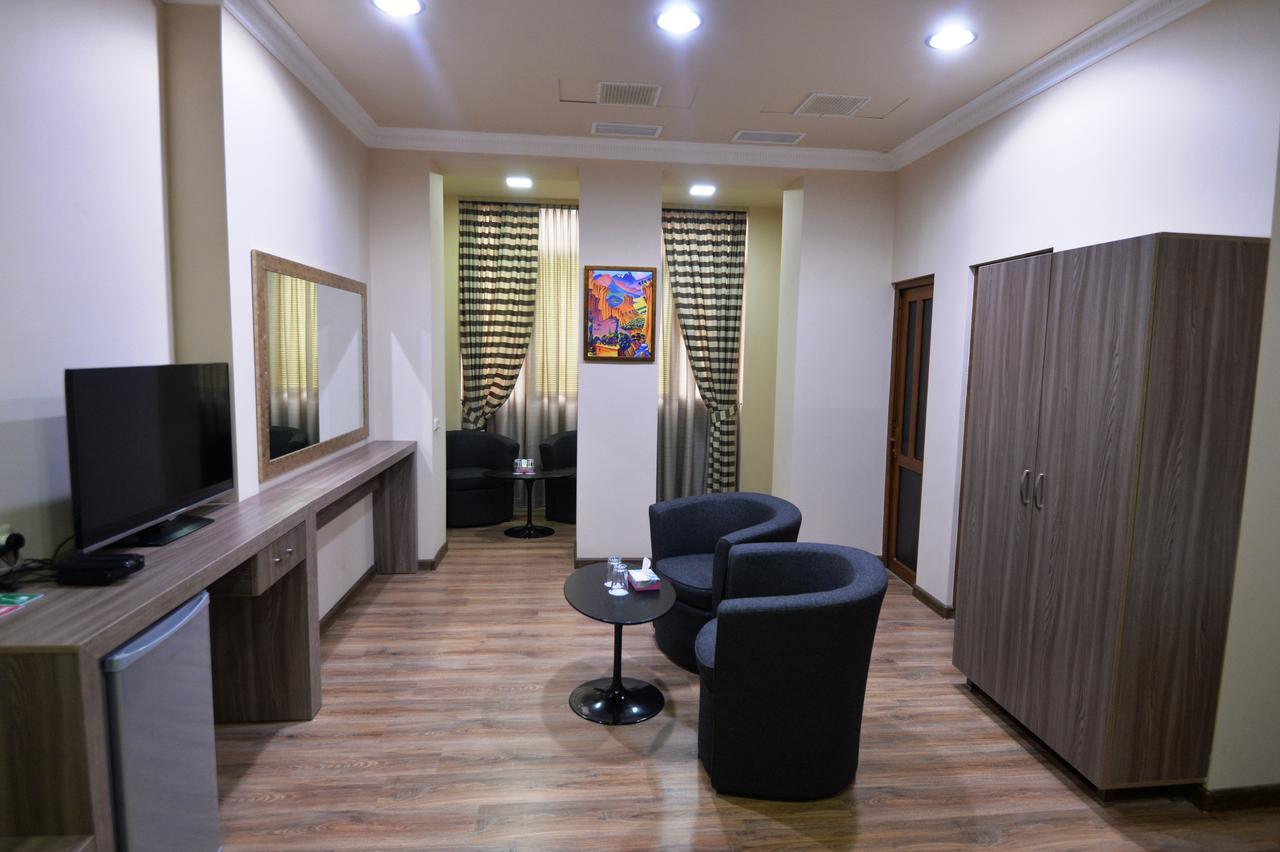 Yerevan Deluxe Hotel Exteriör bild